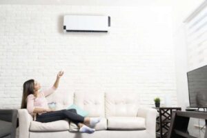 L’aria condizionata, infatti, può essere la causa di disturbi e addirittura di virus pericolosi che colpiscono soprattutto le vie respiratorie