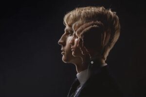 Riconoscerne i sintomi è fondamentale per un intervento tempestivo e mirato. In questo articolo approfondiremo come si comporta uno schizofrenico
